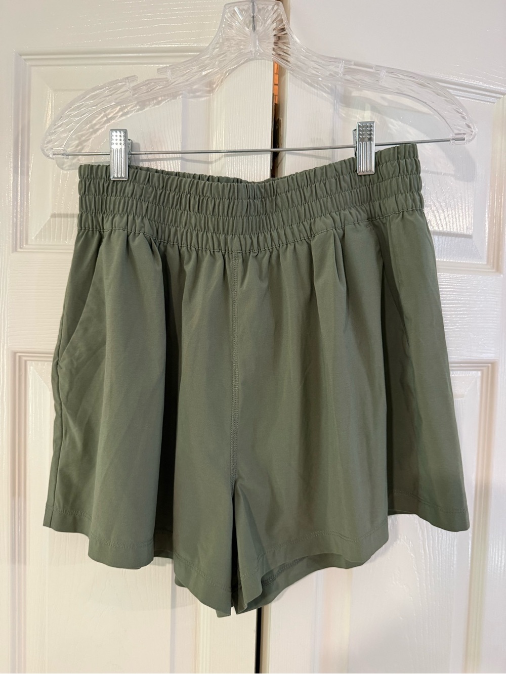 Vuori Women’s Villa Short Olive Green Size Medium